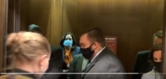 Sen. Kamala Harris (D-Calif.) enters tightly packed elevator with six other people. (Screenshot, Twitter)